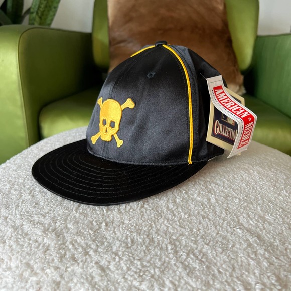 Pittsburgh Pirates Black Yellow Skull Baseball Hat Fitted NWT - Picture 1 of 5